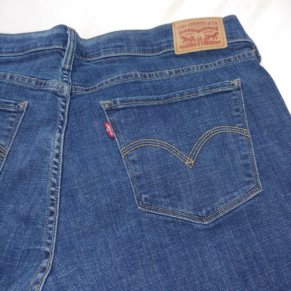 EUC Plus Size Women’s Levi’s Medium Wash Classic Straight-Leg Jeans – Size 16W - Picture 5 of 10